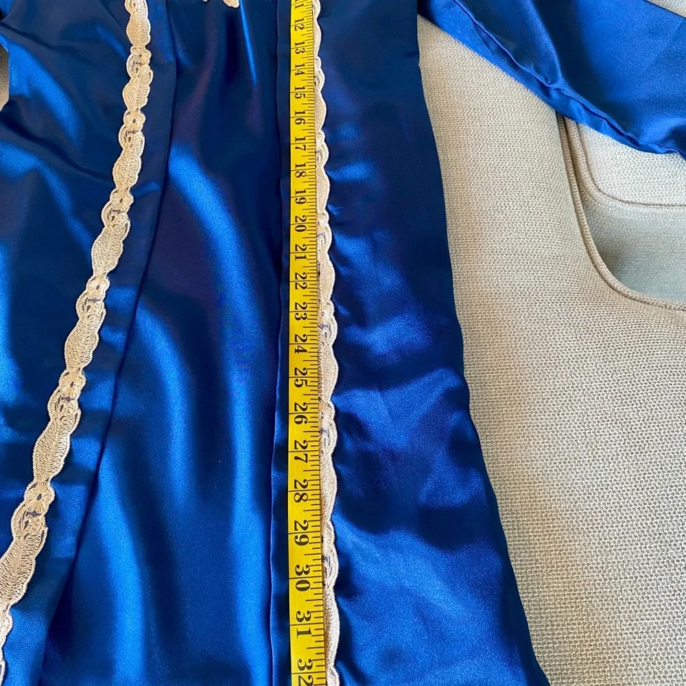 Luxurious Blue Satin Robe with Lace Accents NWOT 100% polyester feels like silk - Picture 14 of 16